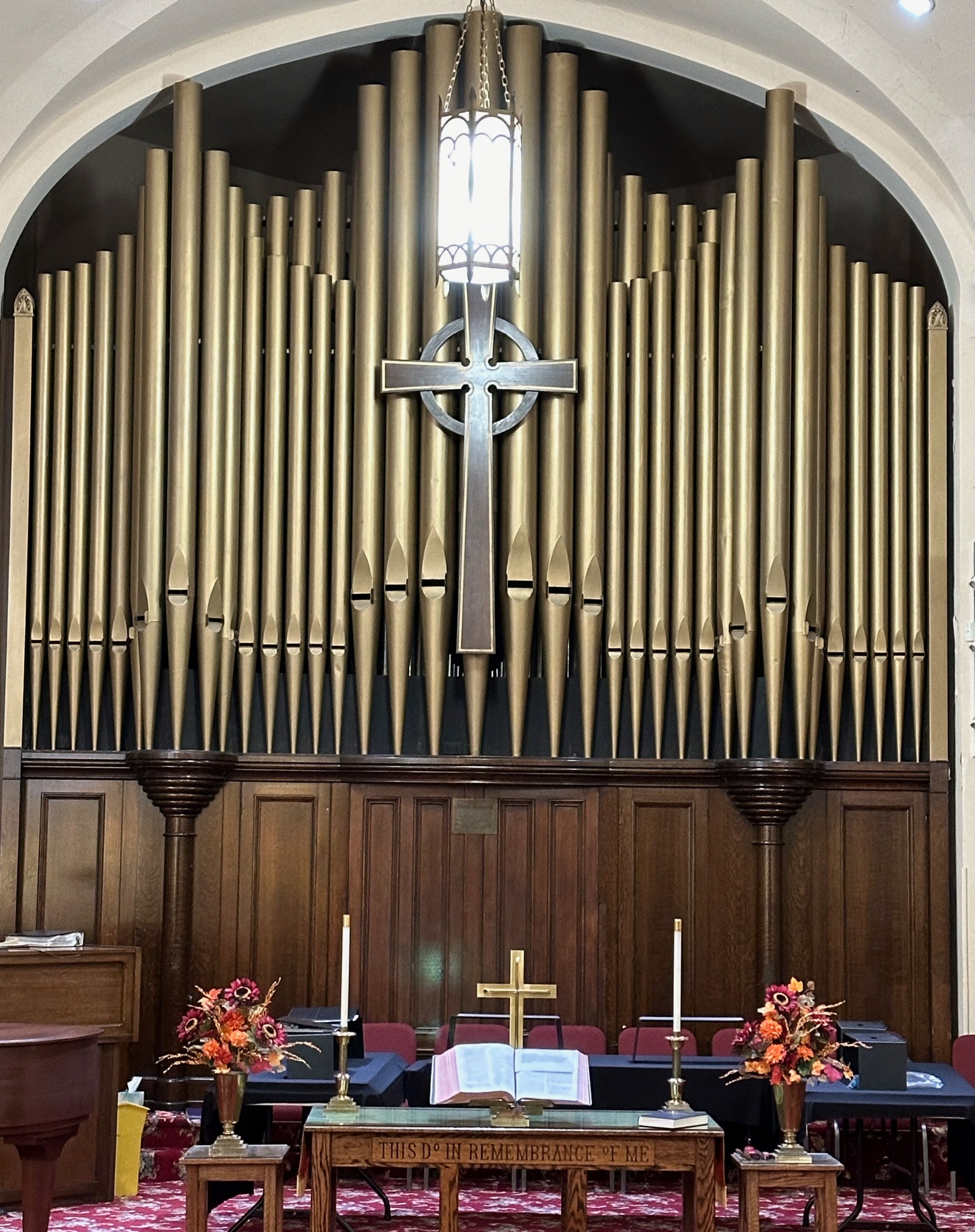 Sanctuary organ pipes and altar.